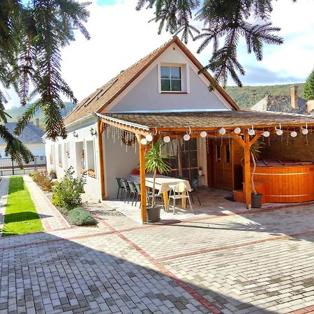Borostyankut Wellness Home Bakonybél Kültér fotó