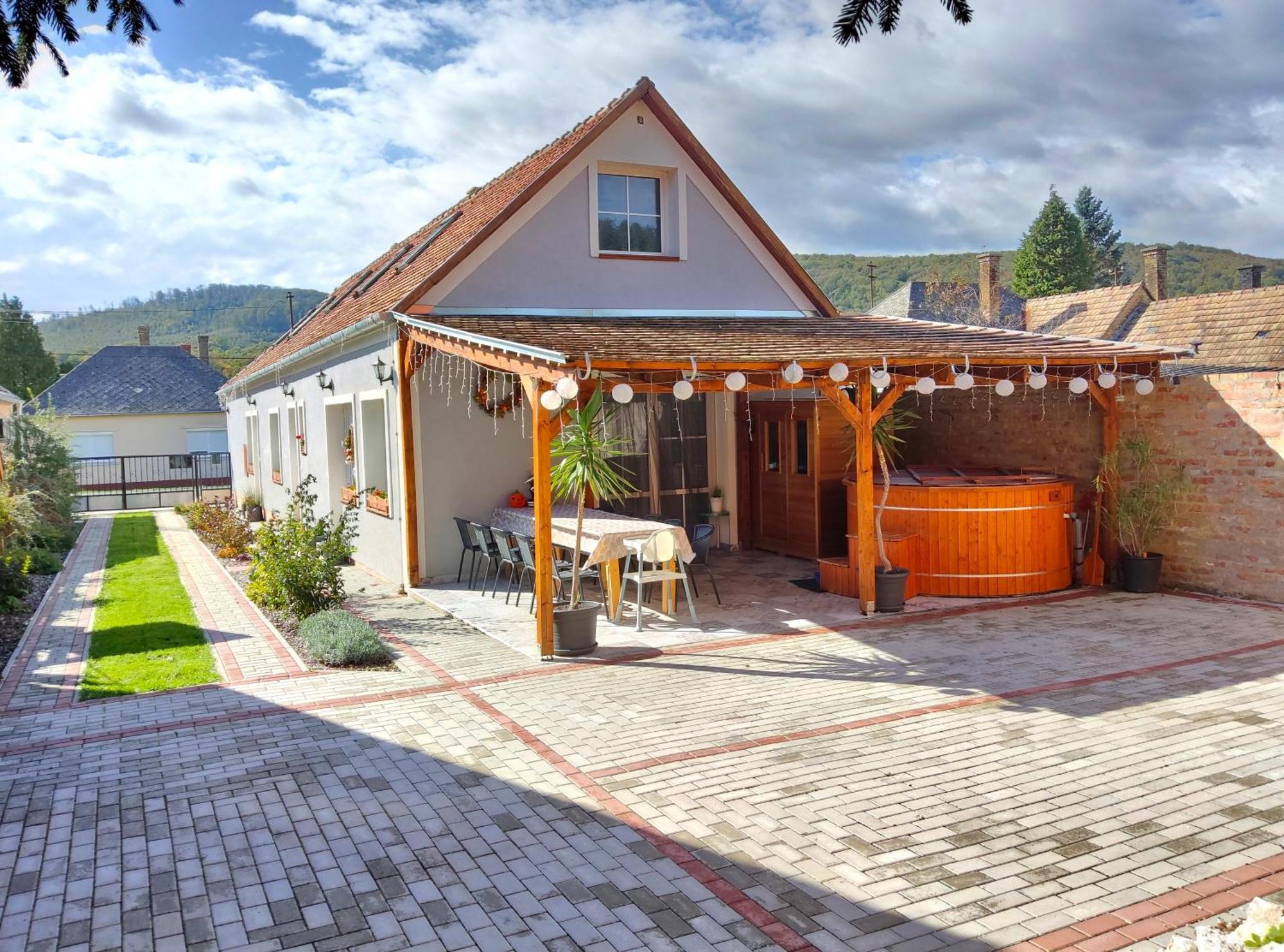 Borostyankut Wellness Home Bakonybél Kültér fotó