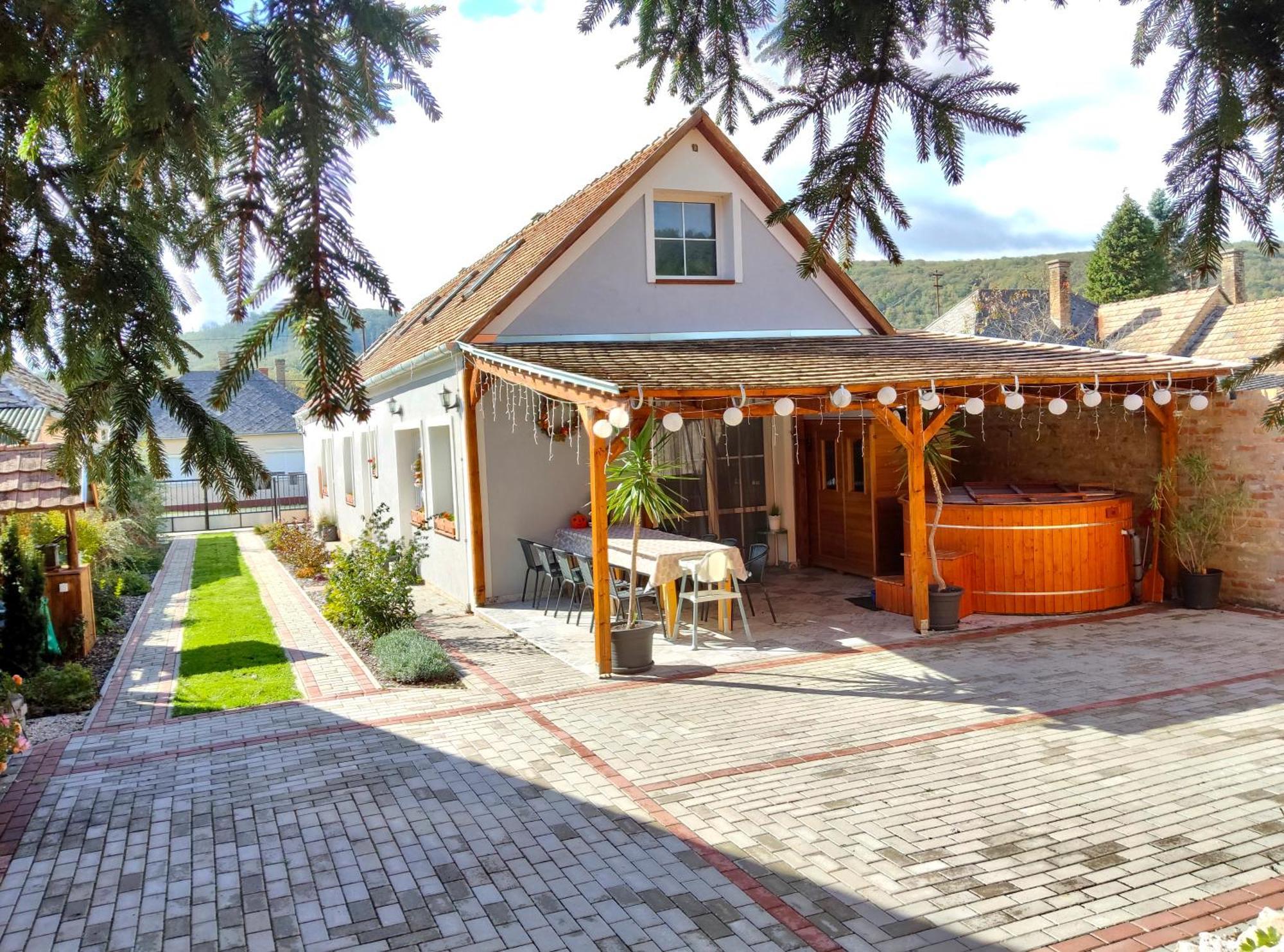 Borostyankut Wellness Home Bakonybél Kültér fotó